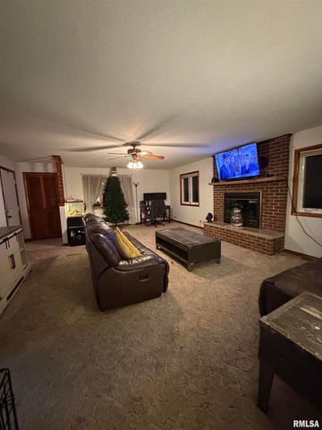 8576 Old 13, Marion, IL 62959