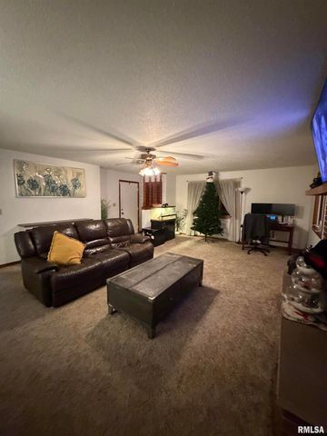 8576 Old 13, Marion, IL 62959