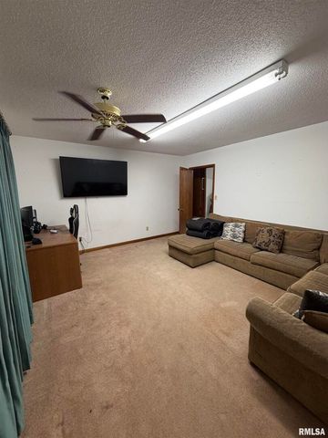 8576 Old 13, Marion, IL 62959