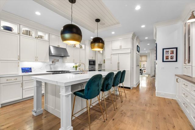4123 N OAKLEY Avenue, Chicago, IL 60618
