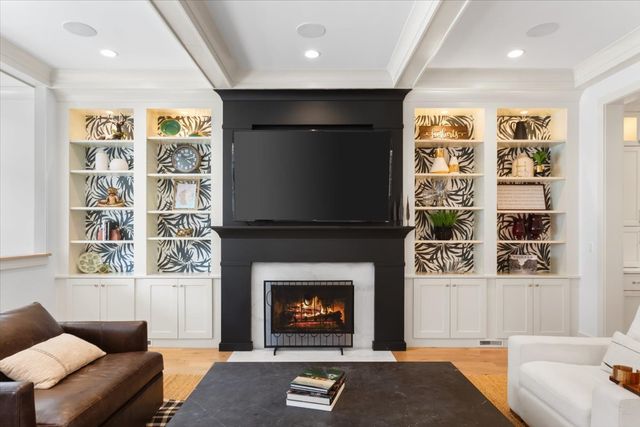 4123 N OAKLEY Avenue, Chicago, IL 60618