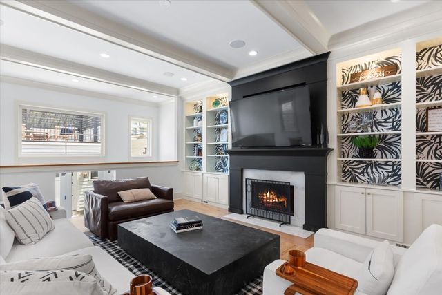 4123 N OAKLEY Avenue, Chicago, IL 60618