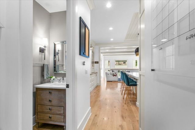 4123 N OAKLEY Avenue, Chicago, IL 60618