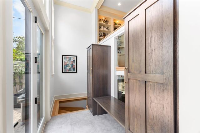 4123 N OAKLEY Avenue, Chicago, IL 60618