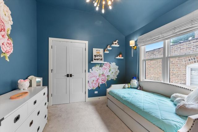 4123 N OAKLEY Avenue, Chicago, IL 60618