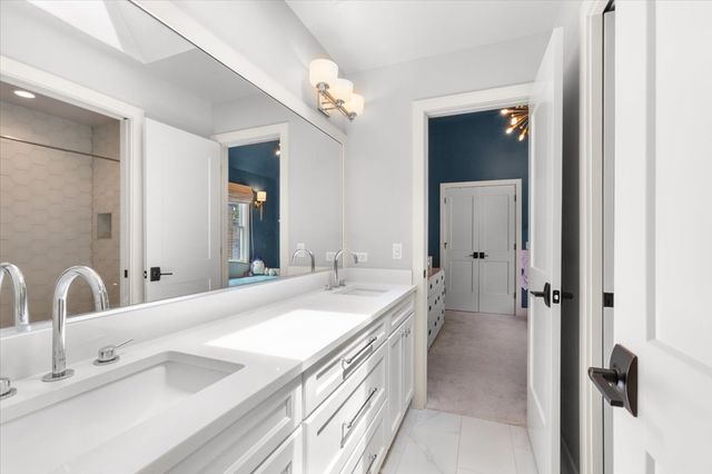 4123 N OAKLEY Avenue, Chicago, IL 60618