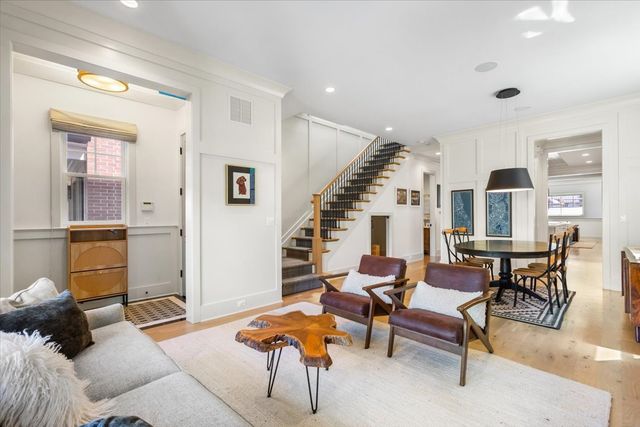 4123 N OAKLEY Avenue, Chicago, IL 60618