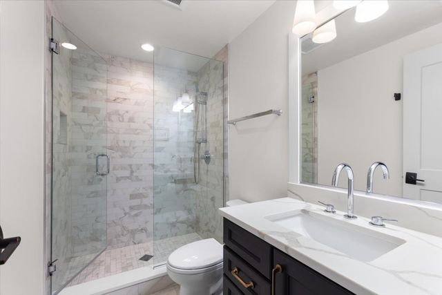 4123 N OAKLEY Avenue, Chicago, IL 60618