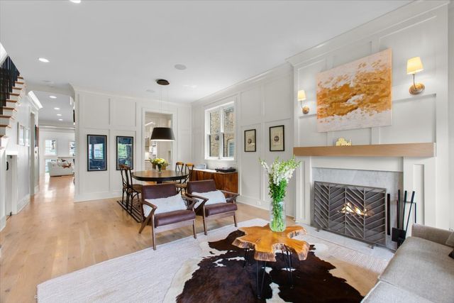 4123 N OAKLEY Avenue, Chicago, IL 60618