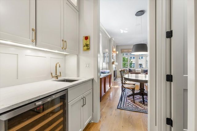 4123 N OAKLEY Avenue, Chicago, IL 60618