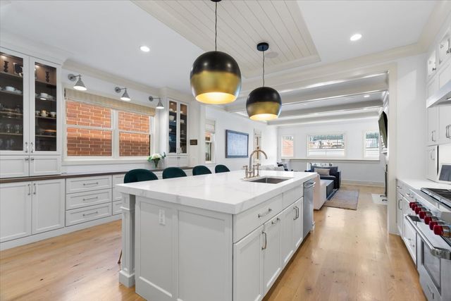 4123 N OAKLEY Avenue, Chicago, IL 60618