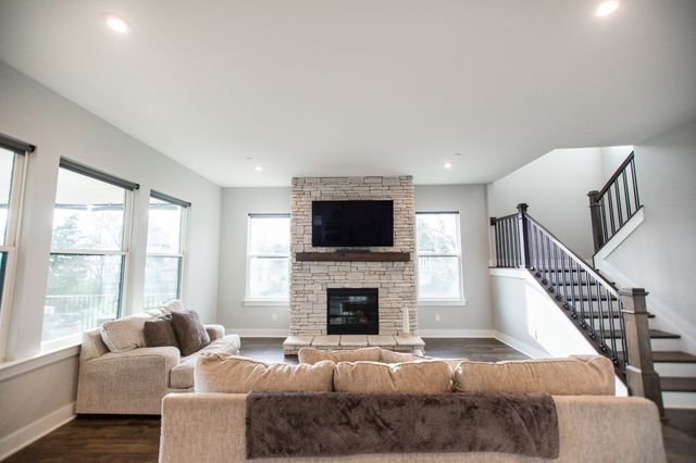 104 Ruby Dr, Hendersonville, TN 37075