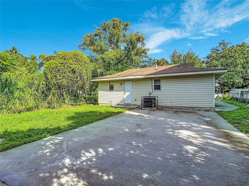 Image 19 of property listing at 2705 E 22ND AVENUE, Tampa, FL 33605