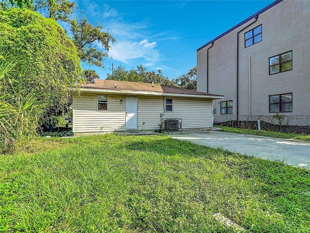 Image 20 of property listing at 2705 E 22ND AVENUE, Tampa, FL 33605