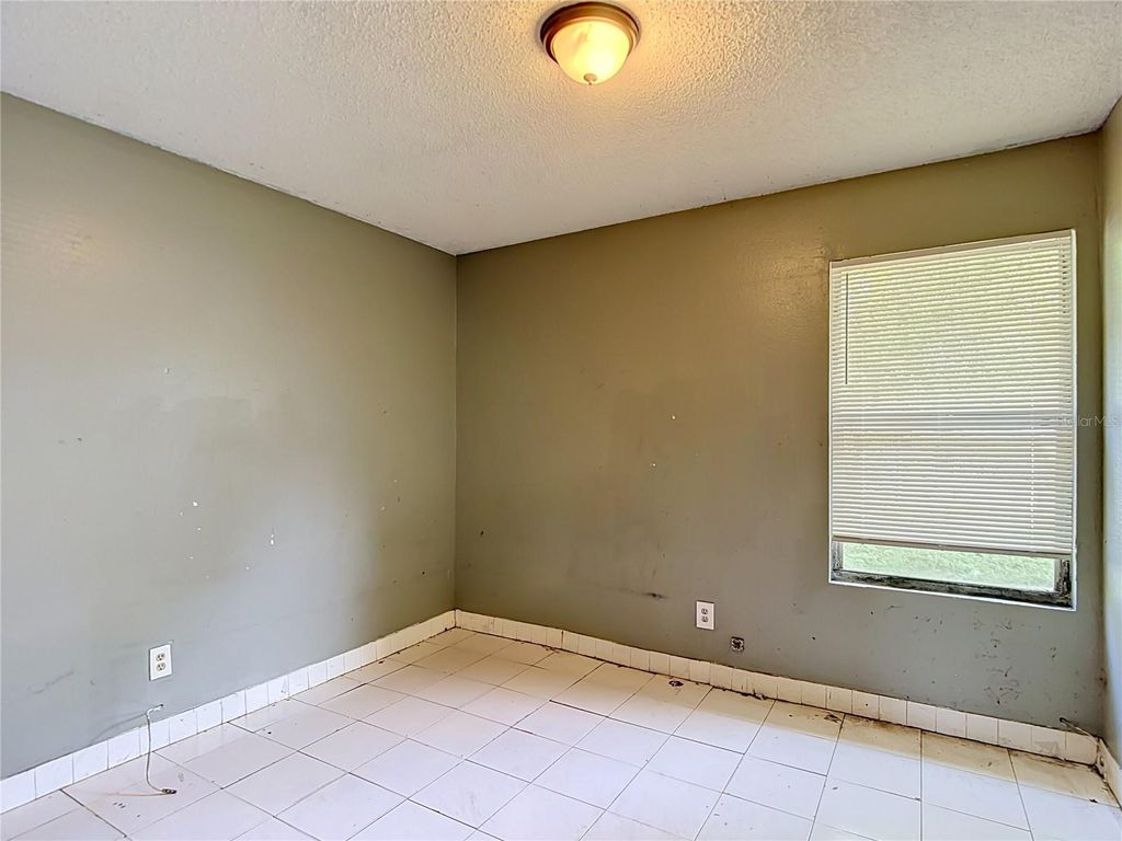 Image 8 of property listing at 2705 E 22ND AVENUE, Tampa, FL 33605