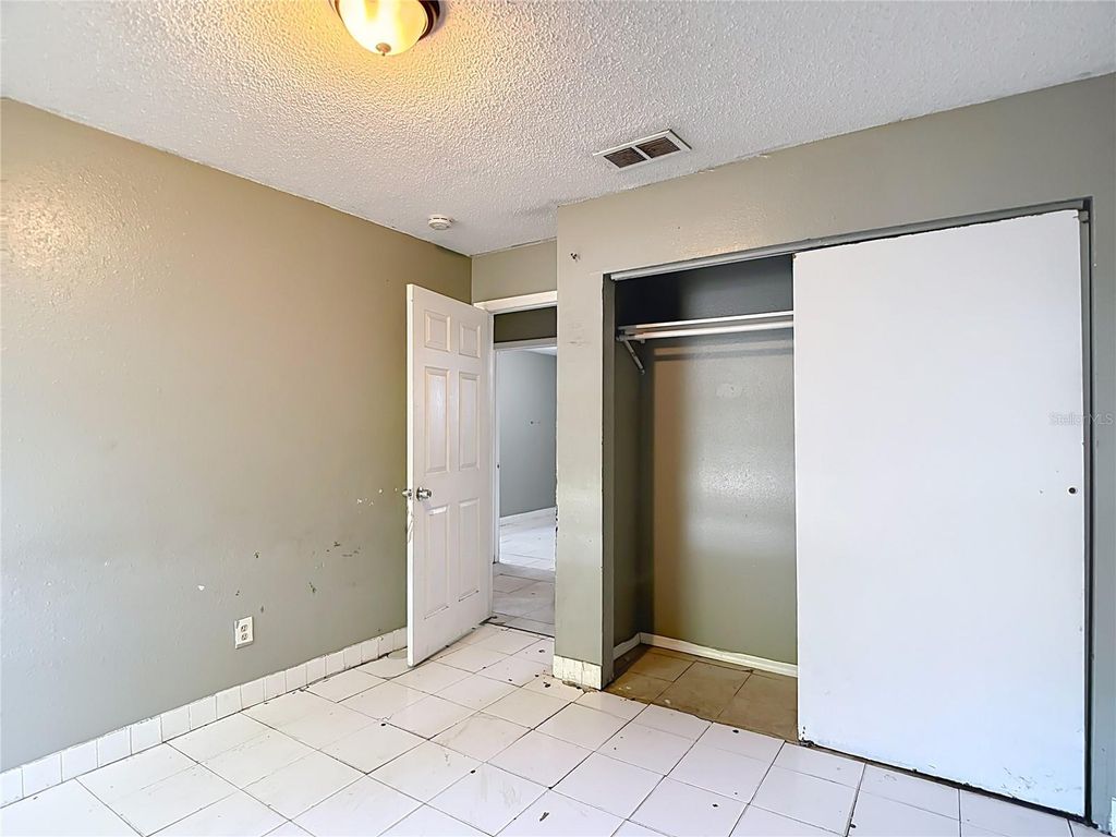 Image 10 of property listing at 2705 E 22ND AVENUE, Tampa, FL 33605