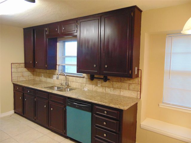 7233 Martha Lane, Fort Worth, TX 76112