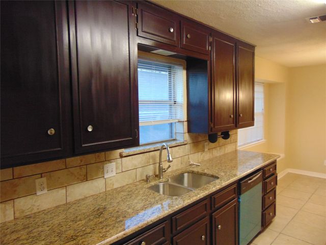 7233 Martha Lane, Fort Worth, TX 76112