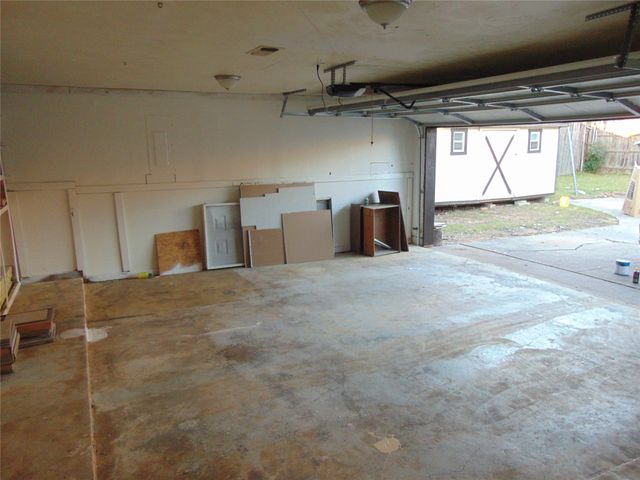 7233 Martha Lane, Fort Worth, TX 76112