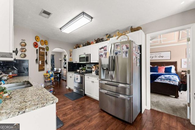 233 Cambridge Drive, Loganville, GA 30052