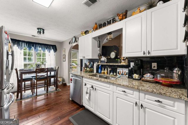 233 Cambridge Drive, Loganville, GA 30052