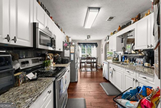 233 Cambridge Drive, Loganville, GA 30052