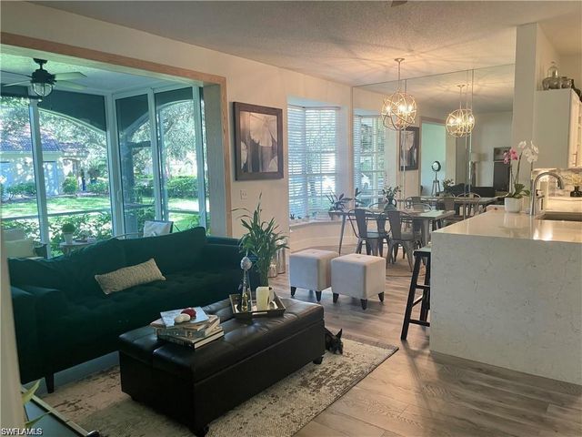 56 Silver Oaks CIR 102, Naples, FL 34119