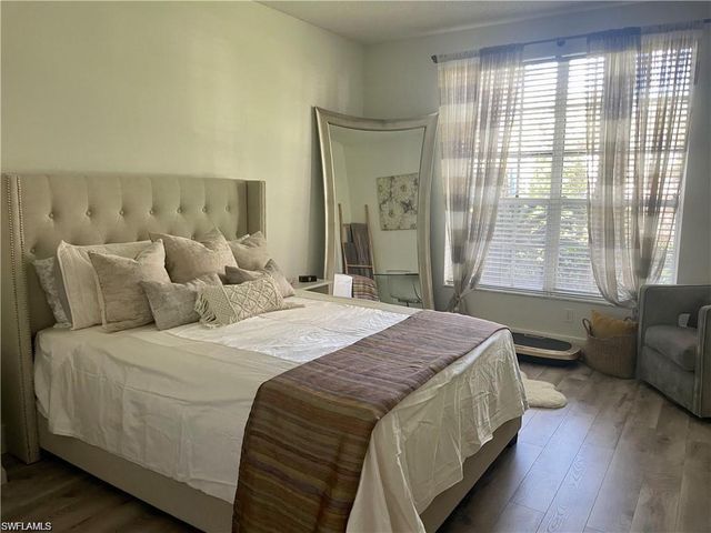 56 Silver Oaks CIR 102, Naples, FL 34119