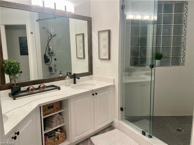 56 Silver Oaks CIR 102, Naples, FL 34119