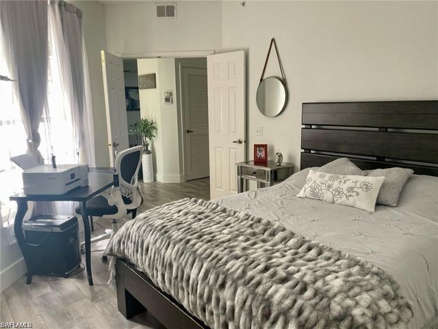 56 Silver Oaks CIR 102, Naples, FL 34119