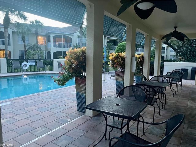 56 Silver Oaks CIR 102, Naples, FL 34119