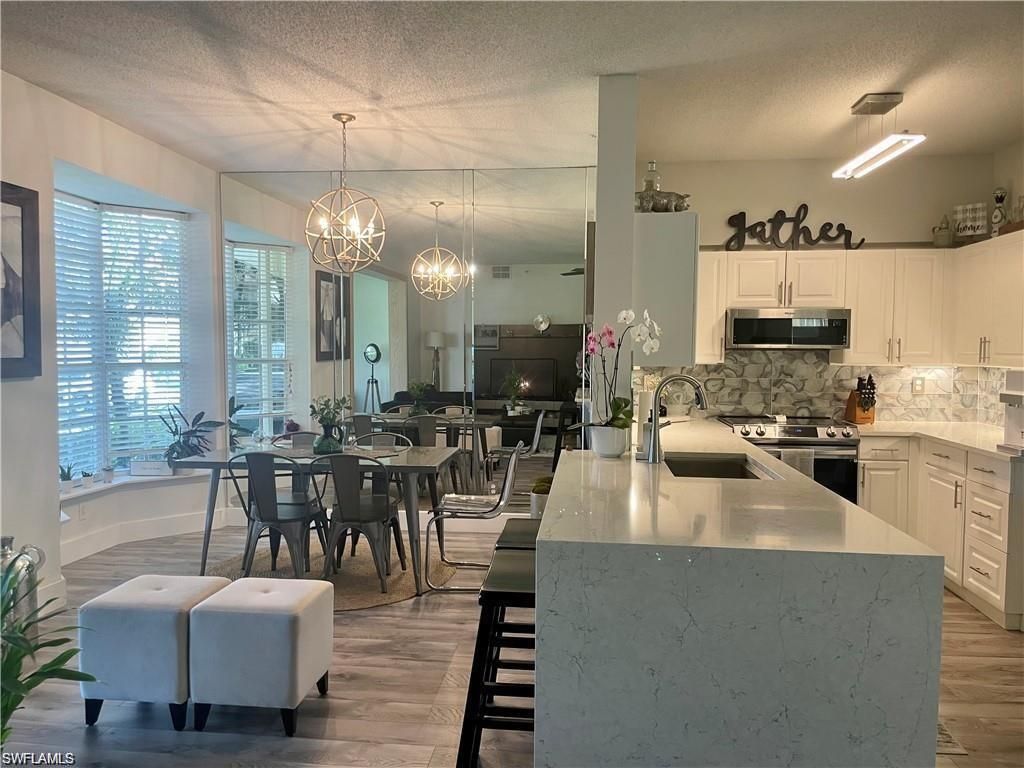 56 Silver Oaks CIR 102, Naples, FL 34119