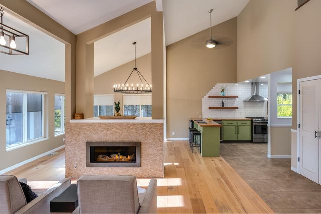 18891 Hummingbird Dr, Penn Valley, CA 95946