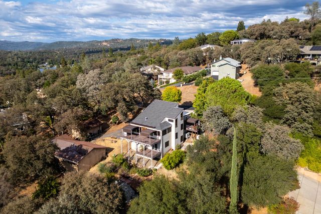 18891 Hummingbird Dr, Penn Valley, CA 95946