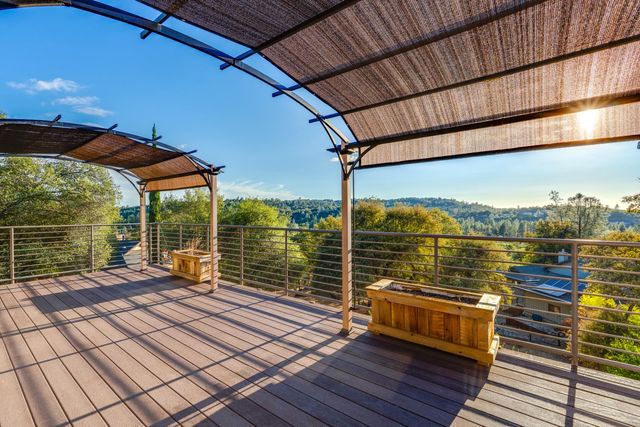 18891 Hummingbird Dr, Penn Valley, CA 95946