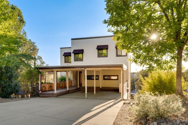 18891 Hummingbird Dr, Penn Valley, CA 95946