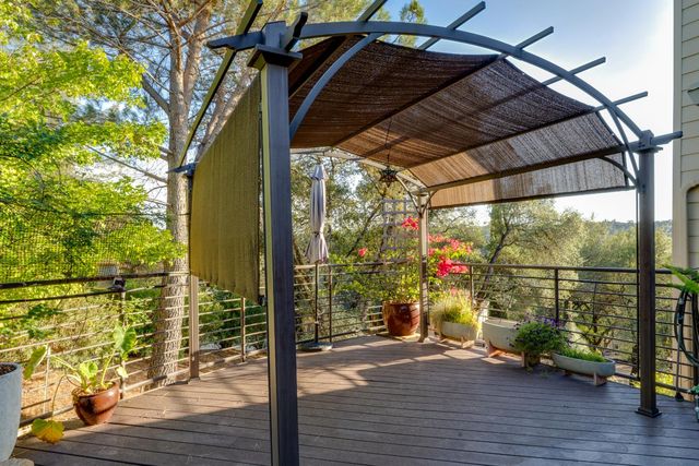 18891 Hummingbird Dr, Penn Valley, CA 95946
