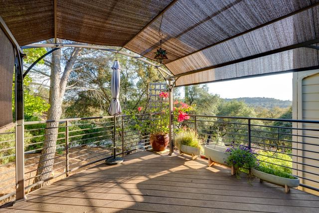 18891 Hummingbird Dr, Penn Valley, CA 95946