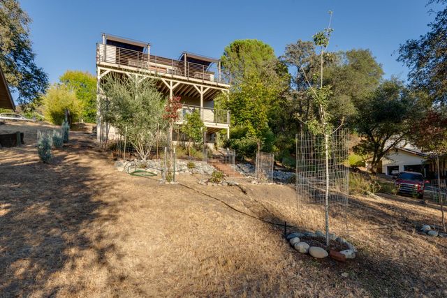 18891 Hummingbird Dr, Penn Valley, CA 95946