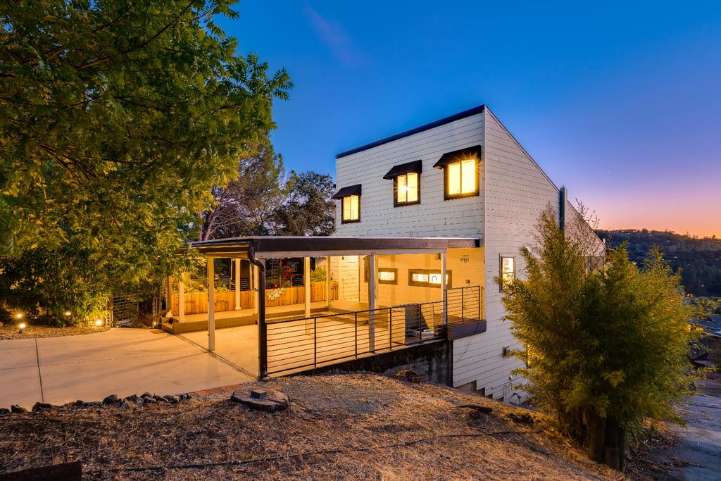 18891 Hummingbird Dr, Penn Valley, CA 95946