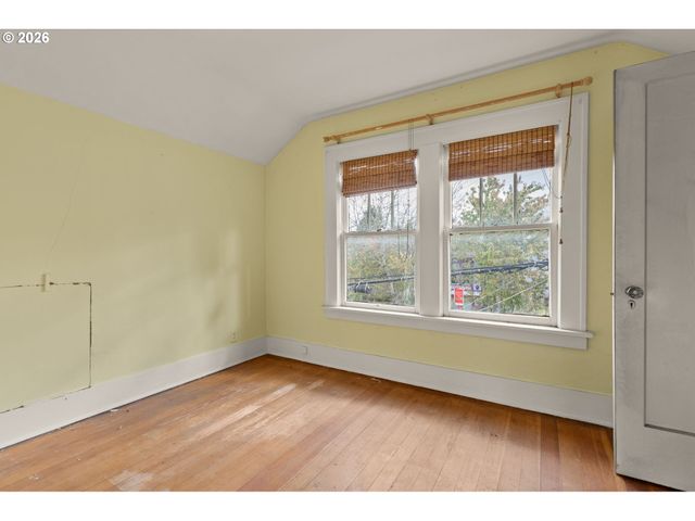 6055 E BURNSIDE St, Portland, OR 97215