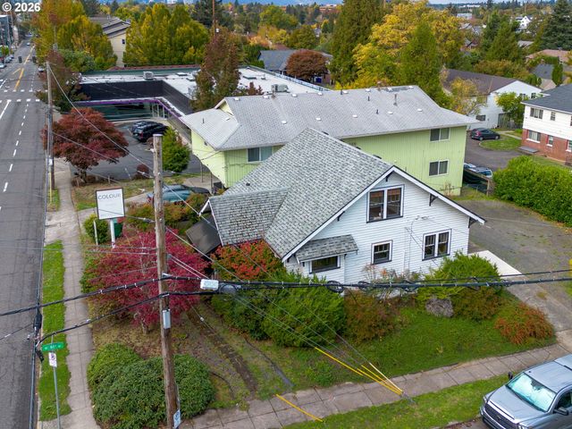 6055 E BURNSIDE St, Portland, OR 97215