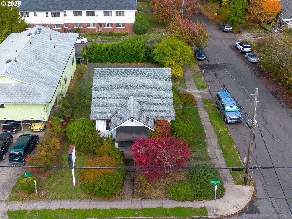 6055 E BURNSIDE St, Portland, OR 97215