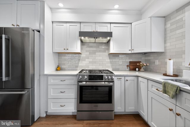 10 E SUTTON AVE, Moorestown, NJ 08057