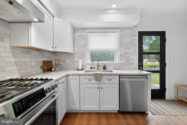 10 E SUTTON AVE, Moorestown, NJ 08057