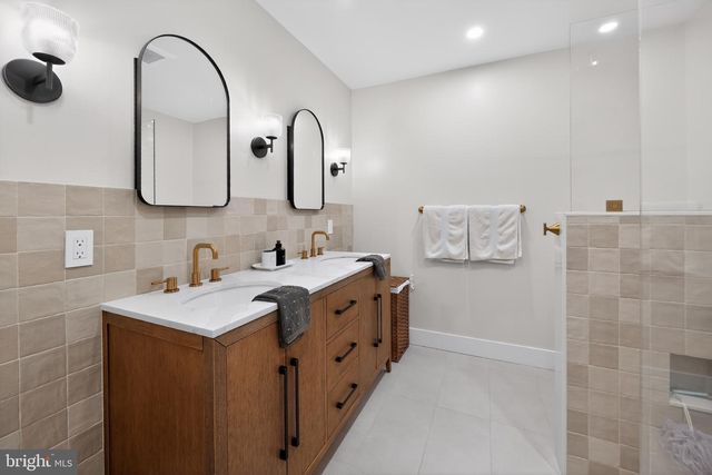 10 E SUTTON AVE, Moorestown, NJ 08057