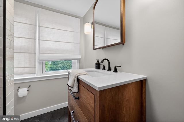10 E SUTTON AVE, Moorestown, NJ 08057