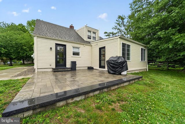 10 E SUTTON AVE, Moorestown, NJ 08057