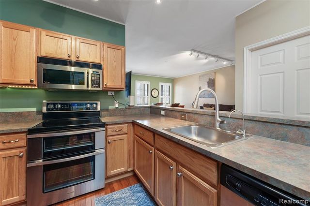 203 Jotham Avenue, Auburn Hills, MI 48326