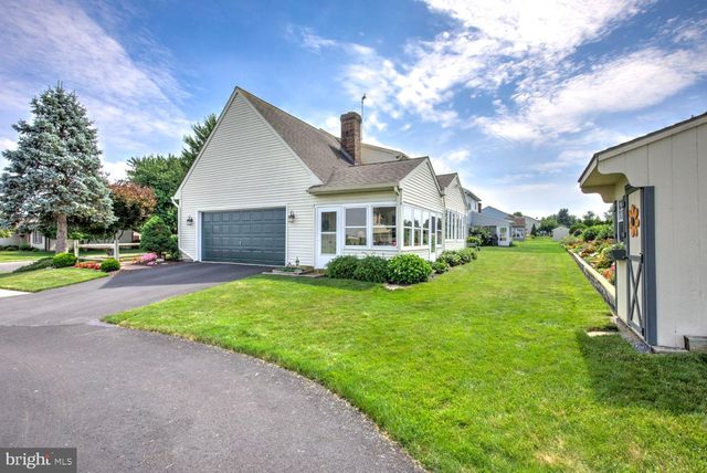 231 CYPRESS LN, New Holland, PA 17557